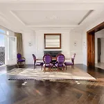 3Br Eiffel View